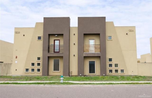 1204 Daffodil Avenue photos photos