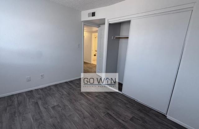 3 Bed/ 1 Bath Townhouse - W/ Washer Dryer photos photos