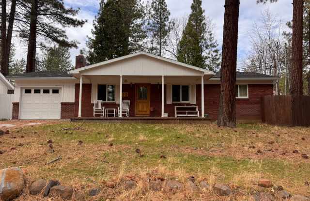 COZY HOME FOR RENT NESTLED IN THE PINES photos photos