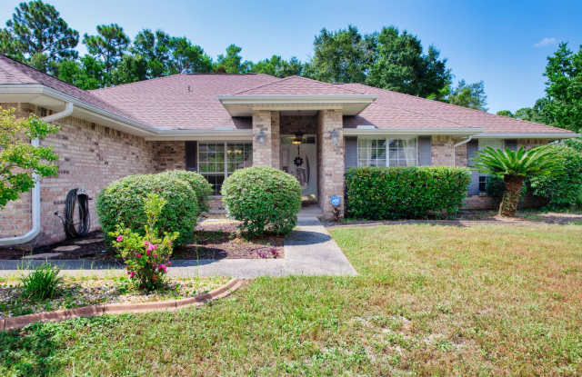 Comfort, Space & Convenience in This Beautiful Navarre Home photos photos