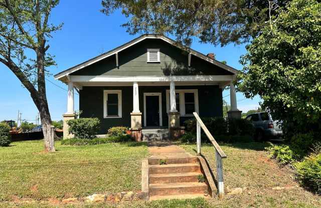 Lovely 4 Bedroom House in Tryon Hills - 2227 Bancroft Street, Charlotte, NC 28206