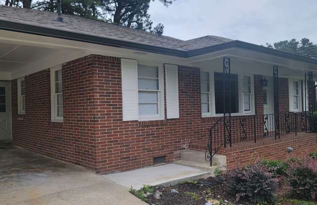 Free Application Fee | Renovated 4BR Brick Ranch with Large  Kitchen Island Gallery 4