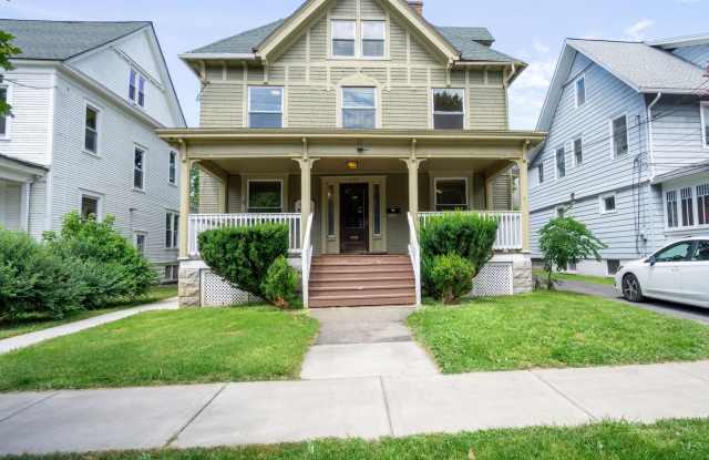 Spacious Single Family Home Available 8/1/26 photos photos