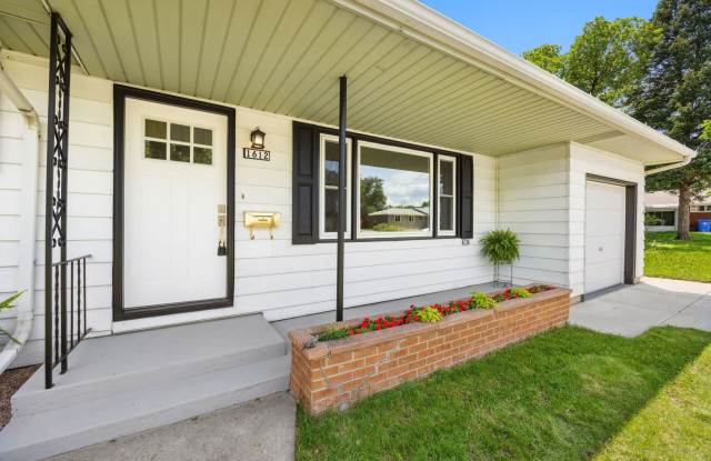 Charming Remodeled 3 Bedroom Home in Central Loveland photos photos