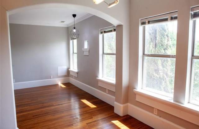 5347 Lewis Street Gallery 3