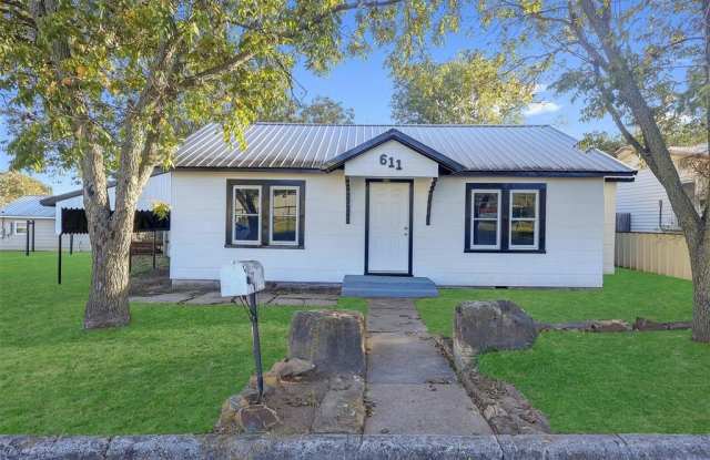 611 W College Street photos photos