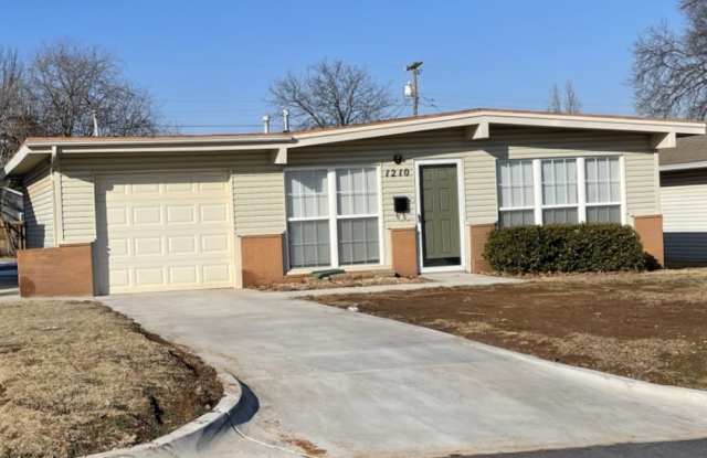 1210 E Monroe Dr photos photos