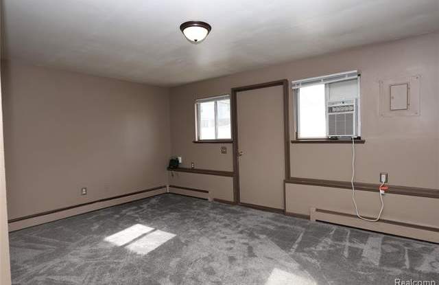 765 E WALLED LAKE Unit B Gallery 4