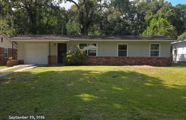 *Available Now* 3 Bedroom 1 bath home with Garage! Gallery 1