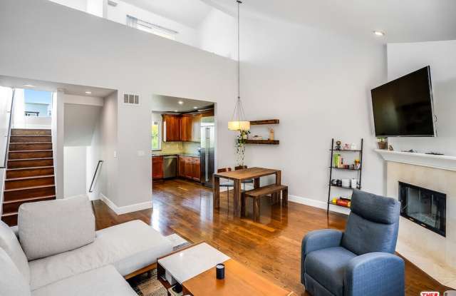 3971 Moore St - 3971 Moore Street, Los Angeles, CA 90066