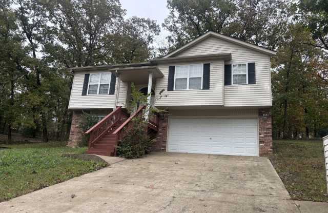 Beautiful 3 Bed • 3 Bath Split-Level Home — Lake Ozark, MO photos photos Beautiful 3 Bed • 3 Bath Split-Level Home — Lake Ozark, MO photos photos