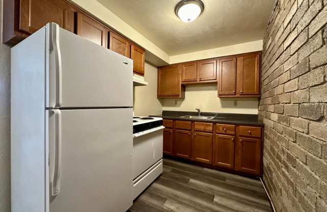 Awesome One Bedroom Apartment! Exposed Brick and Air Conditioning! Call Today! photos photos