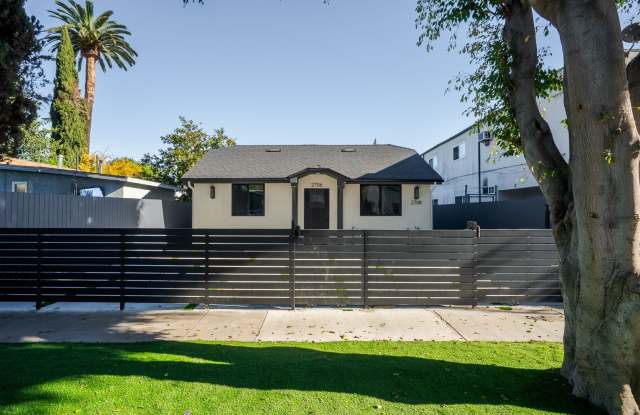 2706 &amp; 2708 S. Cochran Avenue - BI Gallery 4