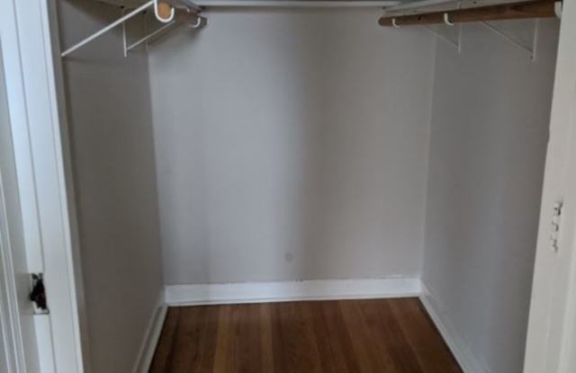 4107 N Kedzie Ave Gallery 2