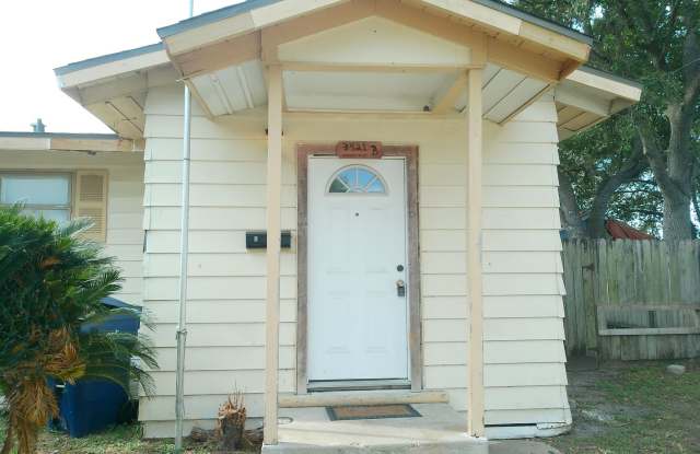 3921 Chestnut B - Efficiency - $795/month photos photos