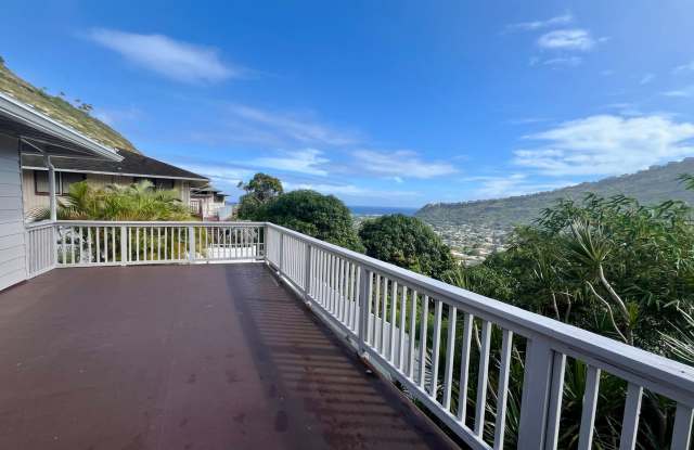 Renovated 6 Bedroom, 3.5 Bath Home with 2 Garages in Aina Haina photos photos Renovated 6 Bedroom, 3.5 Bath Home with 2 Garages in Aina Haina photos photos