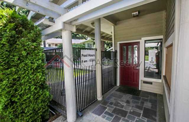 Charming 2 Bed 2 Bath Condo in Redmond Gallery 3