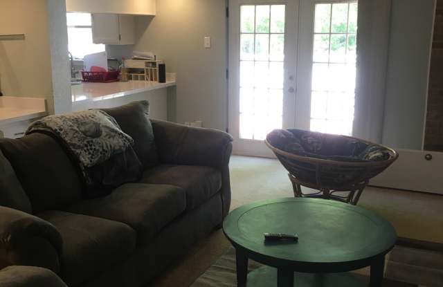 2715 Creekwood Ct Gallery 4