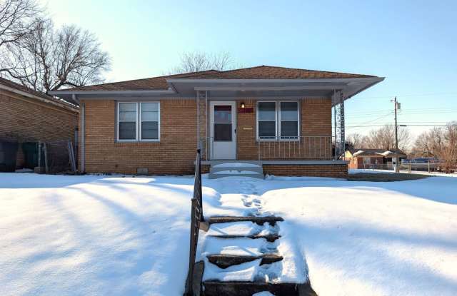 Great 2 Bed w/ lots of Natural Light photos photos