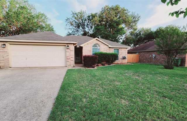 200 Yosemite Drive - 200 Yosemite Drive, Mansfield, TX 76063