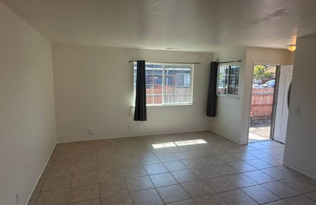 Spacious 3 Bedroom San Pablo Home Available Now!! Gallery 4
