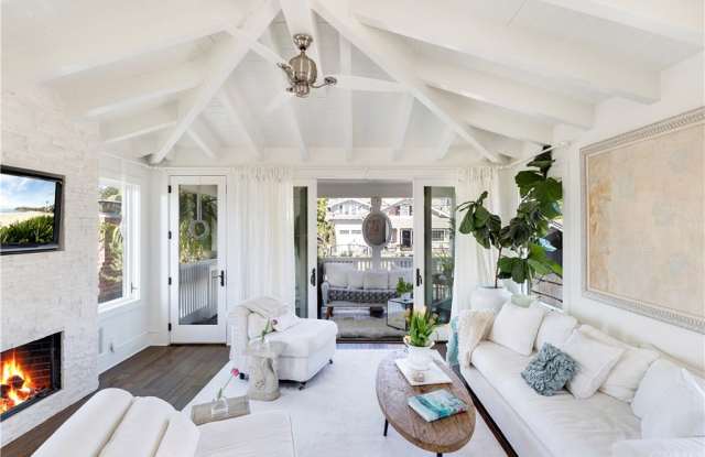 1651 Catalina Gallery 3