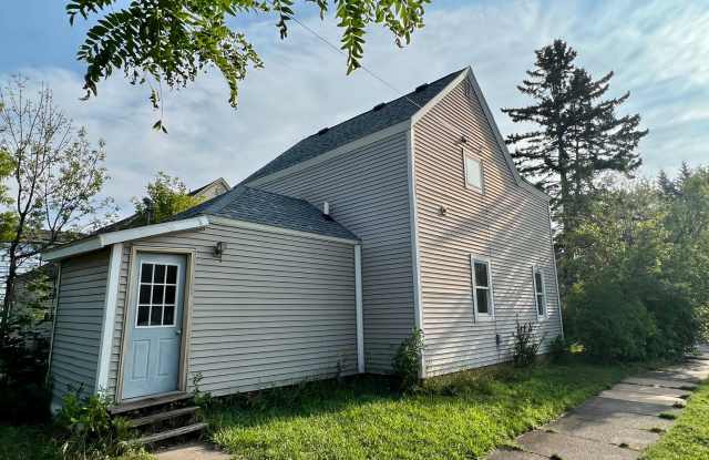 Spacious 3bd/2ba - AVAILABLE NOVEMBER! Gallery 3