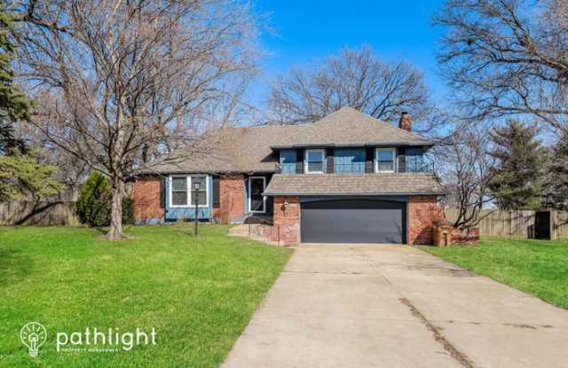 404 West Foxwood Drive - 404 West Foxwood Drive, Raymore, MO 64083