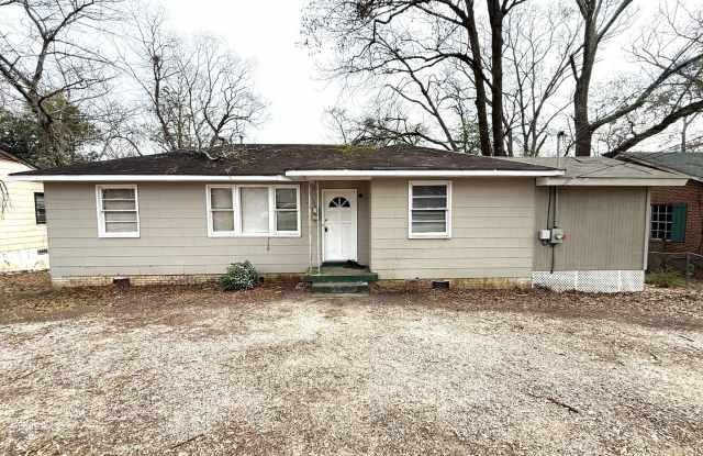 ** 3 Bed 2 Bath located off Zelda Road ** Call 334-366-9198 to schedule a self-tour photos photos