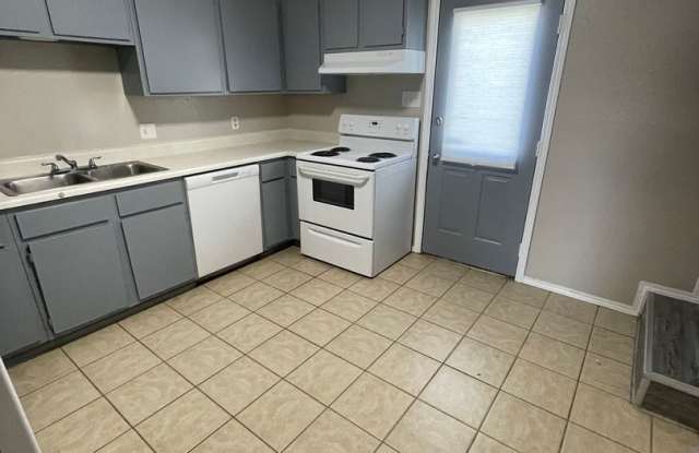 Beautiful 2bed/1bath Apartment Home Gallery 3