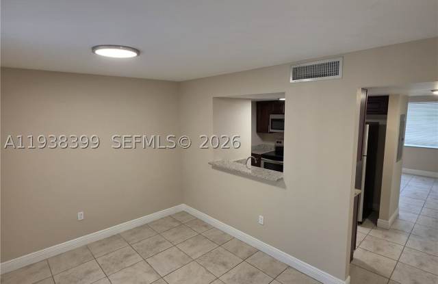 1990 NW 4th Ct Gallery 3