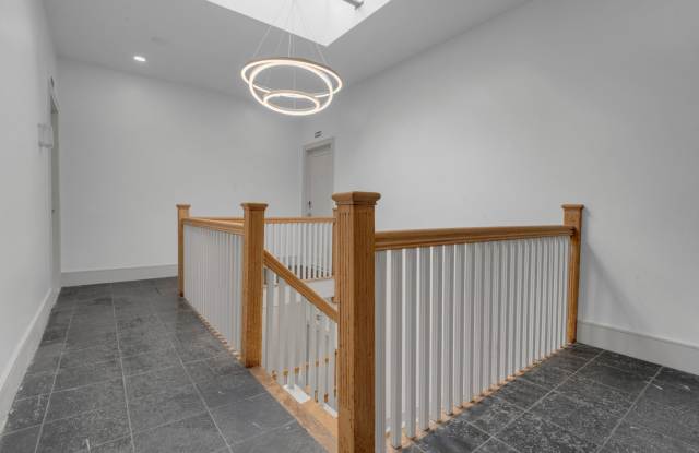 Amazing apartment in Brighton - 322 Summit Avenue, Boston, MA 02135