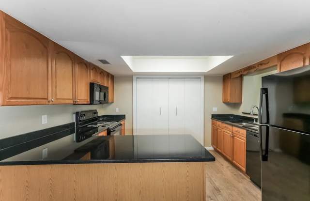 14301 Capitol Dr Gallery 3