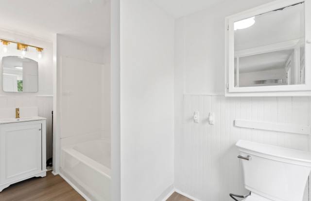 Renovated 3-Bedroom Apartment with Bonus Finished Attic & Spacious Shared Backyard Gallery 4