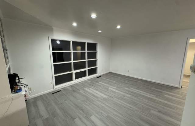 1657 W 26th St Pl Gallery 4