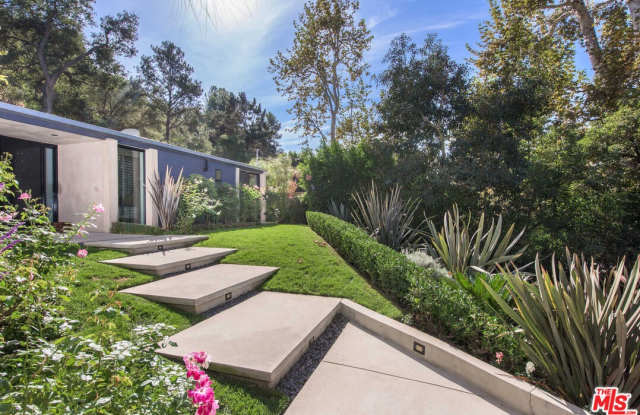 9466 Cherokee Ln - 9466 Cherokee Lane, Los Angeles, CA 90210