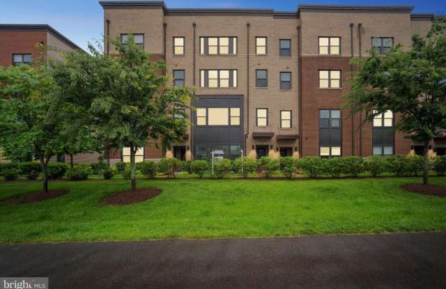 44764 TIVERTON Square photos photos