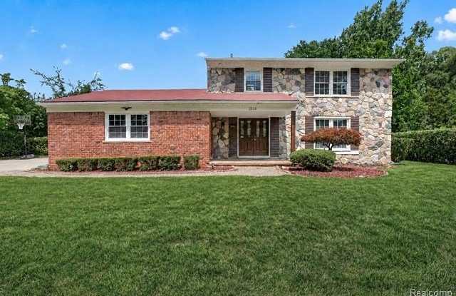 2834 Rossmoor Circle Gallery 1