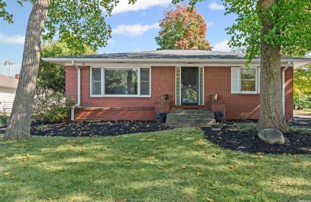 COZY 2 BR HOME NEAR CAMPUS WITH FINISHED BASEMENT - 1834 Summit Drive, West Lafayette, IN 47906