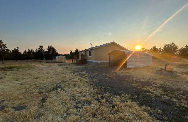 Country Living - 2 Bedroom / 1 Bathroom with a Car Port photos photos