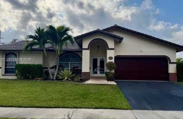 453 SW 169th Ter photos photos