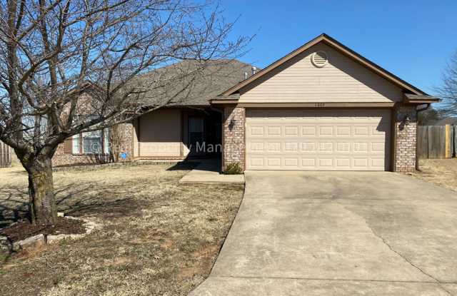July Move In! Great house!! 3 bed 2 bath 2 car garage - Eastside Fort Smith photos photos