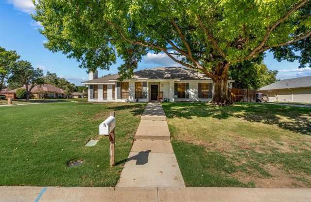 301 Greenleaf Street - 301 Greenleaf Street, Highland Village, TX 75077