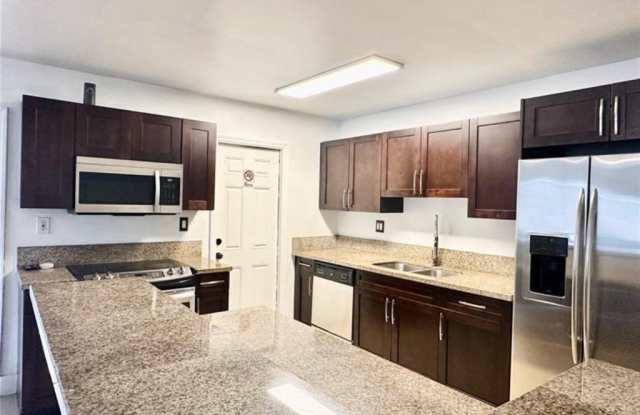 1548 SW 5th Pl photos photos