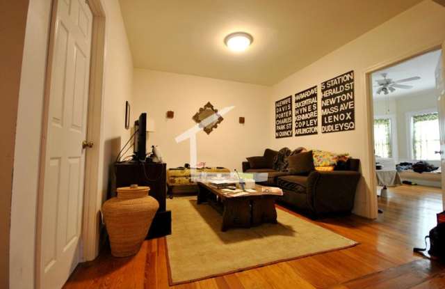 Large 3 bed unit near Washington Square - 35 Addington Road, Brookline, MA 02445