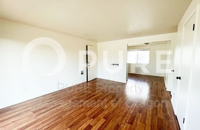349 W Arlington St. - 349 West Arlington Street, Gladstone, OR 97027