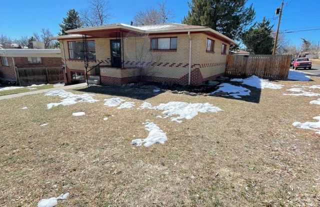 2 bed 1 bath Duplex in the heart of Littleton! - 5407 South Foresthill Street, Littleton, CO 80120