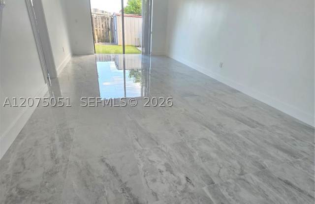 6746 NW 188th Ter Gallery 2