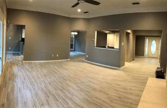 813 Redcedar Way Drive Gallery 3
