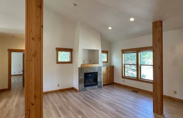 Beautiful Trailside home right near Northwest Crossing! Gallery 3